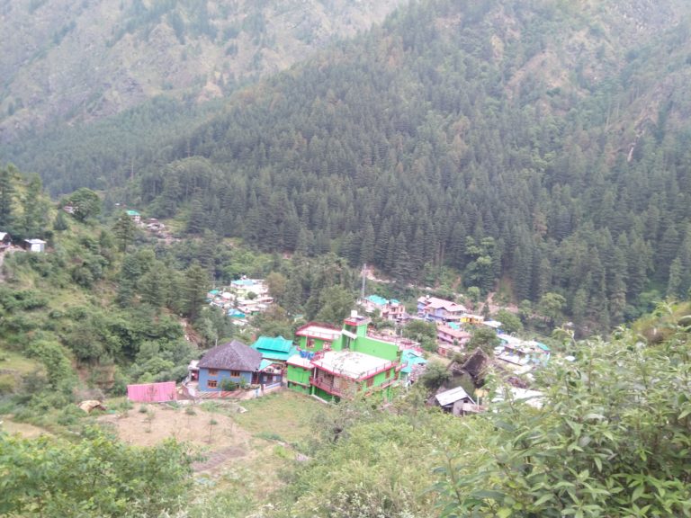 Village Choj : Best Getaway at a walking distance from Kasol – NomadicNitin